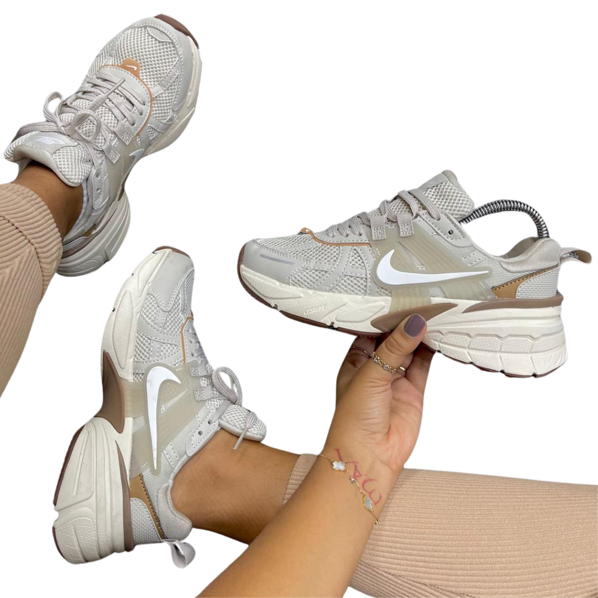 ZAPATILLAS NIKE VOMERO MUJER: La Mejor Opción para Correr con Estilo y Comodidad. ¿Por qué elegir las ZAPATILLAS NIKE VOMERO MUJER? Si estás buscando unas zapatillas para correr que ofrezcan comodidad, durabilidad y estilo, las ZAPATILLAS NIKE VOMERO MUJER son la elección perfecta. Estas zapatillas combinan tecnología avanzada con un diseño moderno, ideales tanto para corredoras principiantes como para expertas. En Onlineshoppingcenterg, encontrarás una amplia selección de modelos, incluyendo los más recientes, para que puedas elegir las que mejor se adapten a tus necesidades.  Características Destacadas de las ZAPATILLAS NIKE VOMERO MUJER Las ZAPATILLAS NIKE VOMERO MUJER destacan por su comodidad, ligereza y capacidad de amortiguación. Aquí te explico algunas de sus características principales:  1. Amortiguación Suave y Reactiva Las Zapatillas Nike Vomero Mujer están diseñadas para ofrecer una amortiguación que absorbe impactos en cada pisada, gracias a su tecnología Nike ZoomX. Esto proporciona una sensación de ligereza y confort, ideal para correr largas distancias.  2. Tecnología de Suela Los modelos como el Nike Vomero 16 Mujer y el Nike Vomero 17 Mujer tienen una suela de goma resistente que proporciona un gran agarre en cualquier superficie, permitiéndote correr en diferentes tipos de terrenos sin preocupaciones.